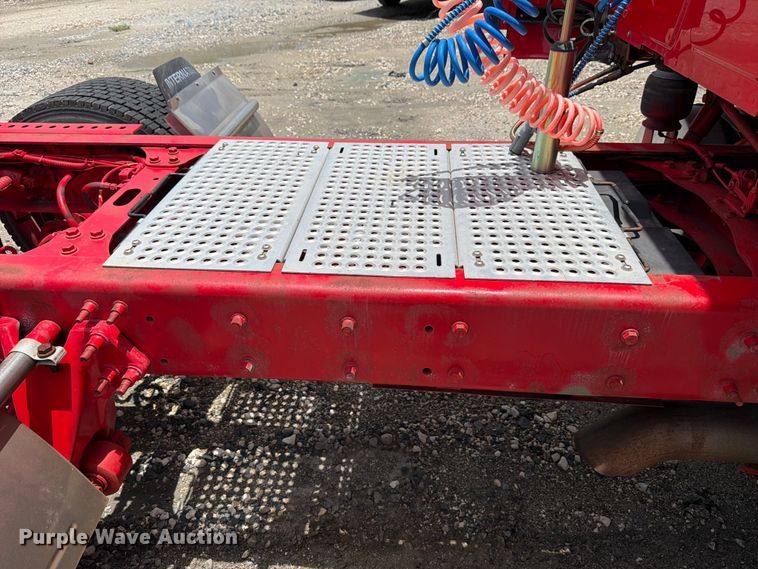 image for item YA2889 2018 International ProStar+ 122 semi truck