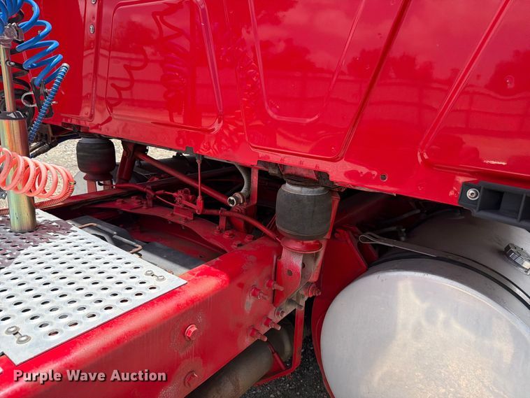 image for item YA2889 2018 International ProStar+ 122 semi truck