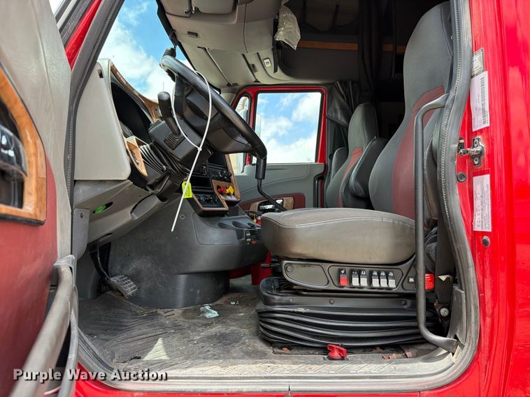image for item YA2889 2018 International ProStar+ 122 semi truck
