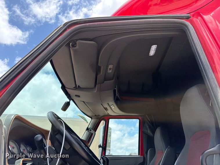 image for item YA2889 2018 International ProStar+ 122 semi truck