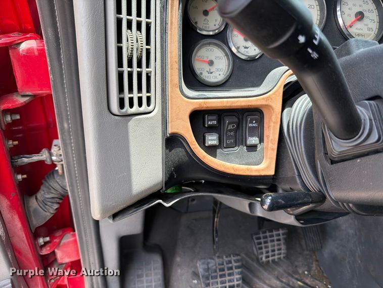 image for item YA2889 2018 International ProStar+ 122 semi truck