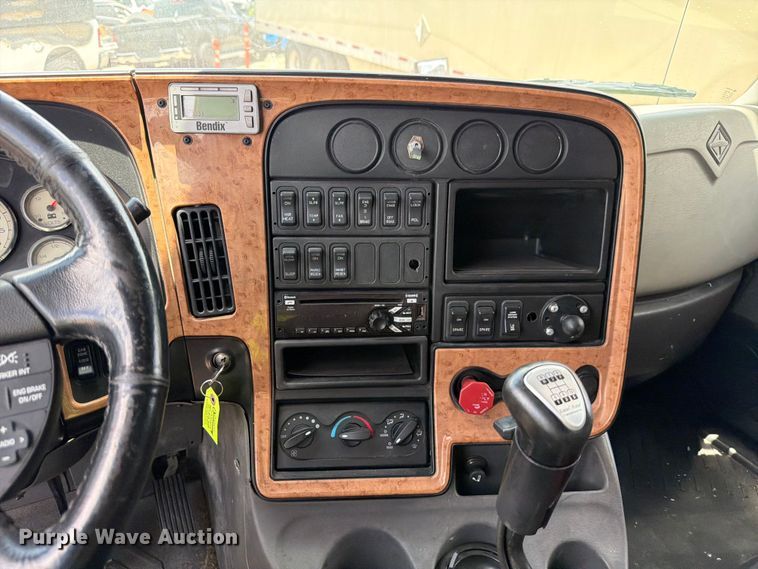 image for item YA2889 2018 International ProStar+ 122 semi truck