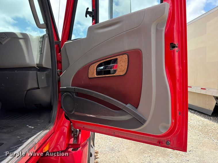 image for item YA2889 2018 International ProStar+ 122 semi truck
