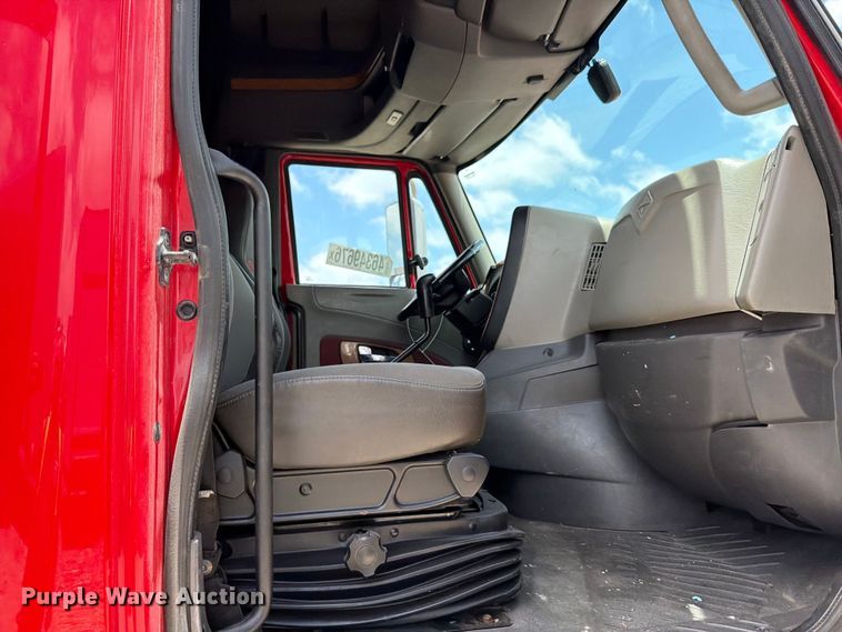 image for item YA2889 2018 International ProStar+ 122 semi truck