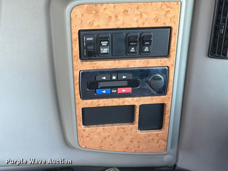 image for item YA2889 2018 International ProStar+ 122 semi truck