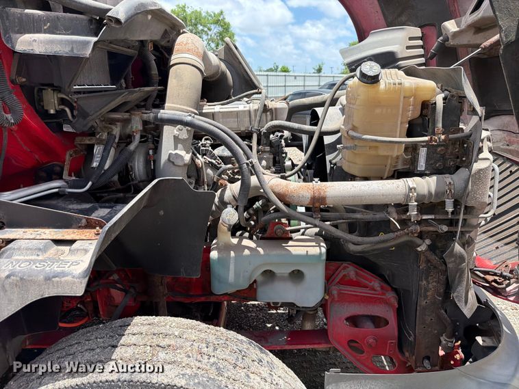 image for item YA2889 2018 International ProStar+ 122 semi truck