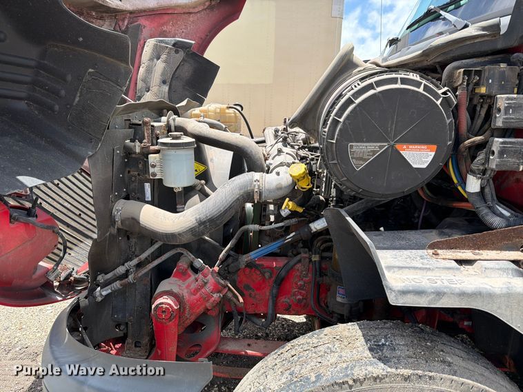 image for item YA2889 2018 International ProStar+ 122 semi truck