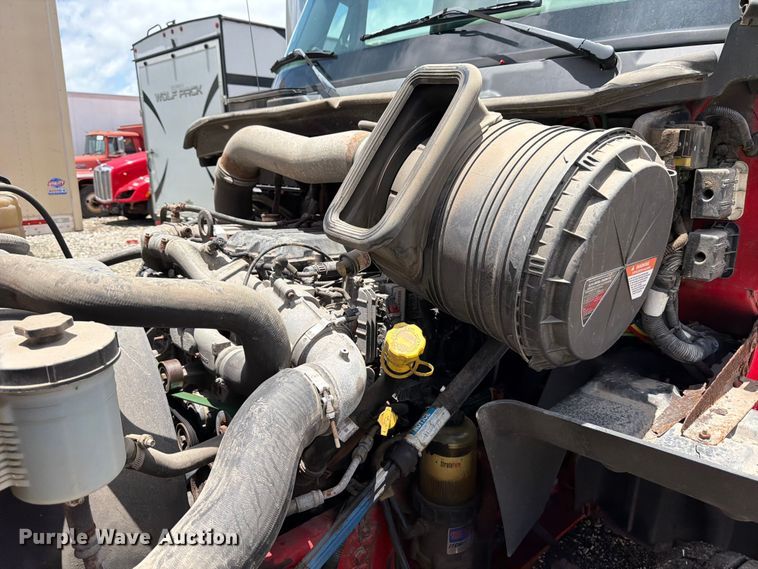 image for item YA2889 2018 International ProStar+ 122 semi truck