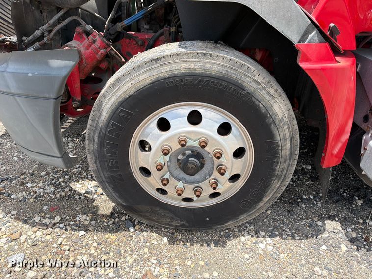 image for item YA2889 2018 International ProStar+ 122 semi truck