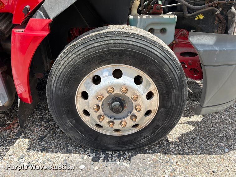 image for item YA2889 2018 International ProStar+ 122 semi truck