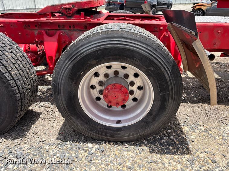 image for item YA2889 2018 International ProStar+ 122 semi truck