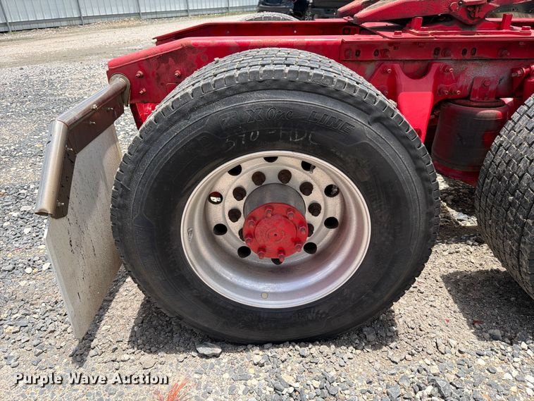 image for item YA2889 2018 International ProStar+ 122 semi truck