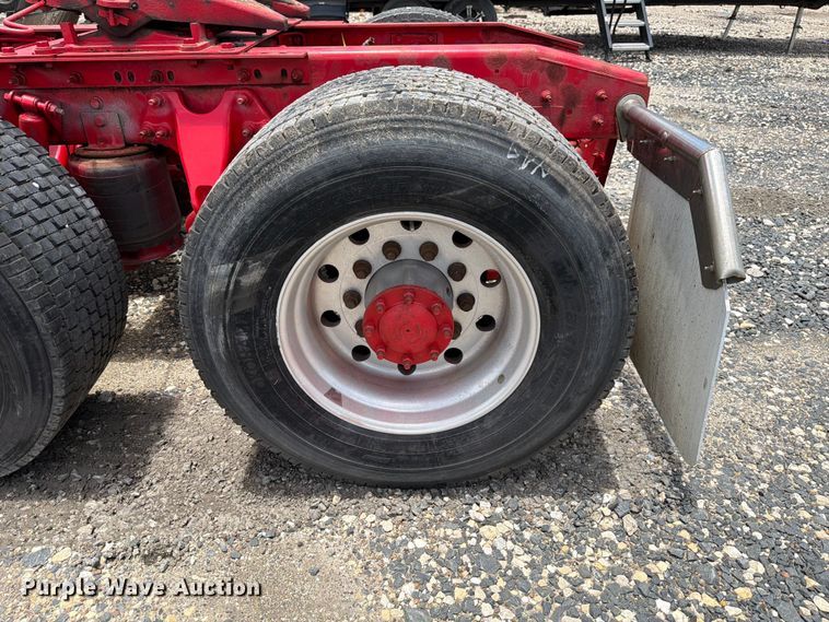 image for item YA2889 2018 International ProStar+ 122 semi truck
