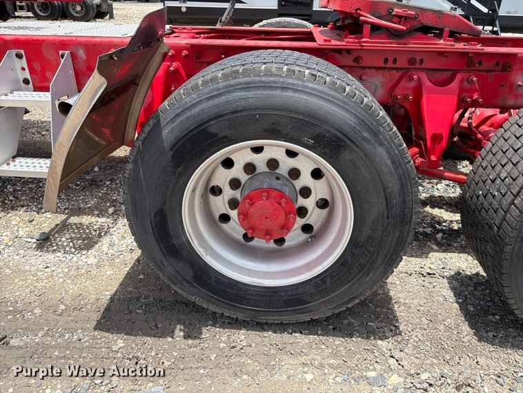 image for item YA2889 2018 International ProStar+ 122 semi truck