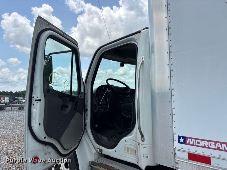image for item YA2950 2016 Freightliner Business Class M2 box truck