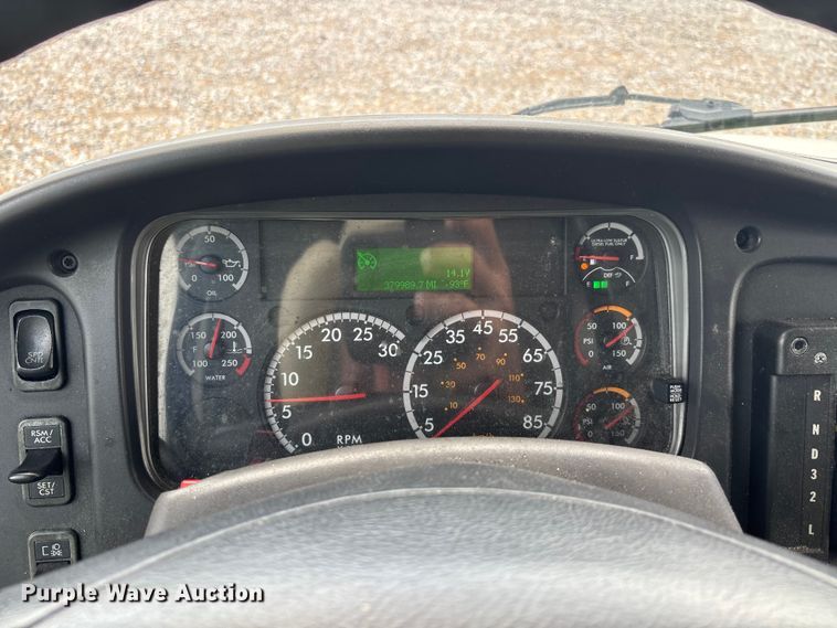 image for item YA2950 2016 Freightliner Business Class M2 box truck
