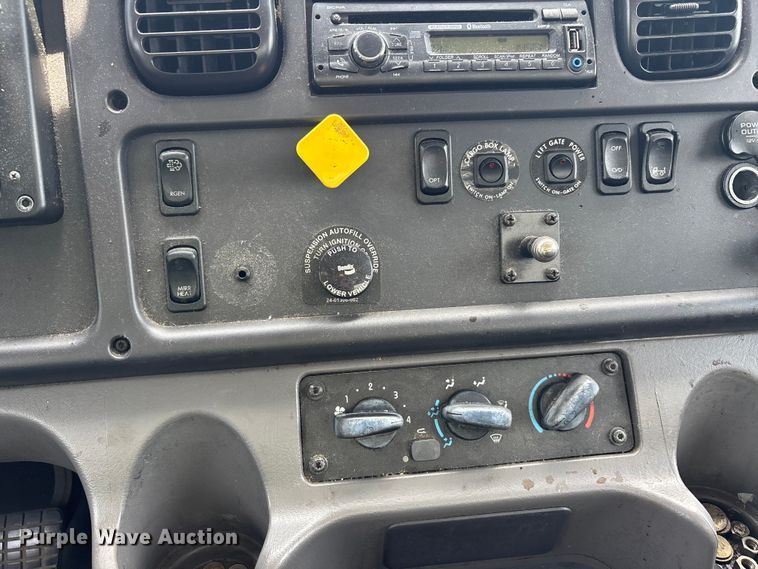 image for item YA2950 2016 Freightliner Business Class M2 box truck