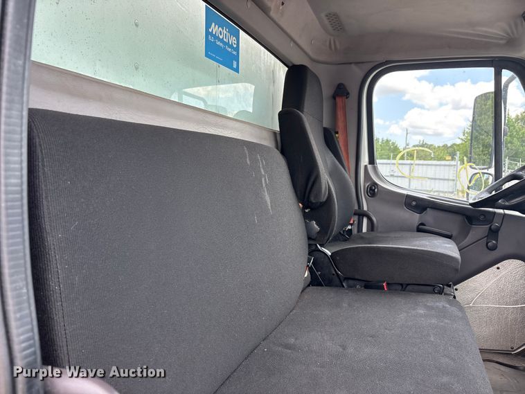 image for item YA2950 2016 Freightliner Business Class M2 box truck