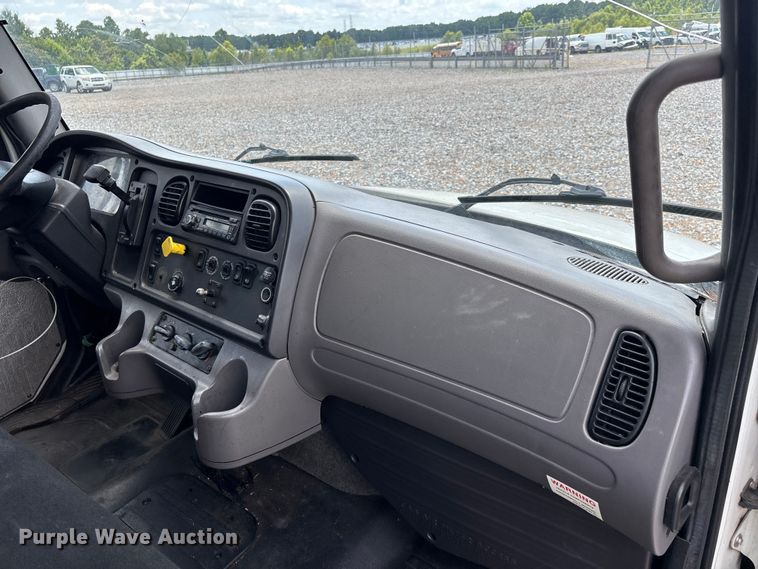 image for item YA2950 2016 Freightliner Business Class M2 box truck