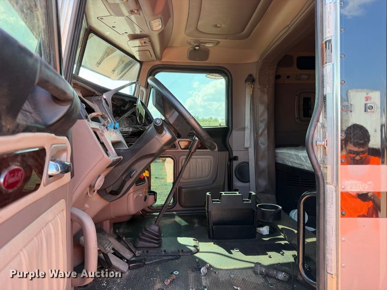 image for item YA3183 2023 Peterbilt 389 semi truck