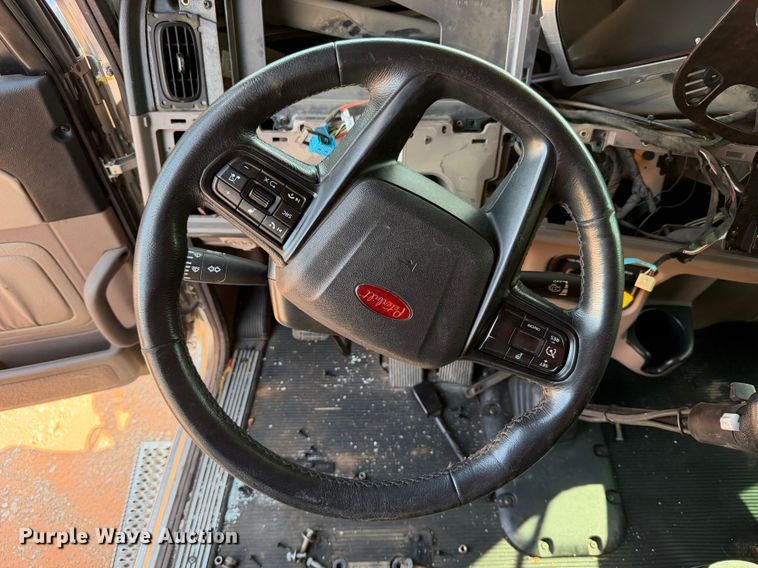 image for item YA3183 2023 Peterbilt 389 semi truck