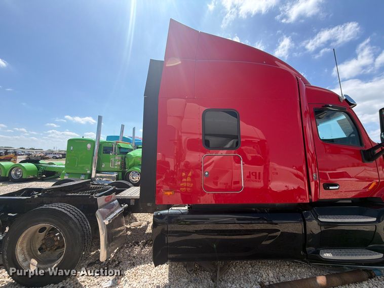 image for item YA3258 2017 Peterbilt 579 semi truck