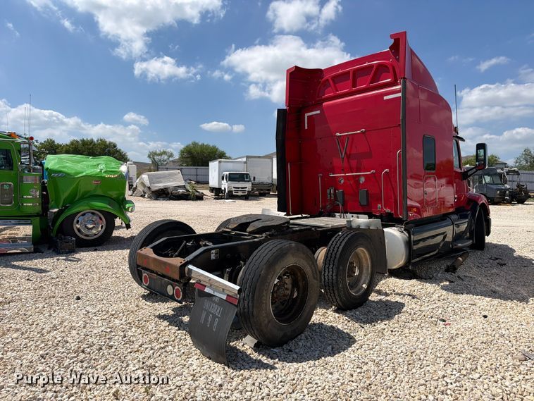 image for item YA3258 2017 Peterbilt 579 semi truck