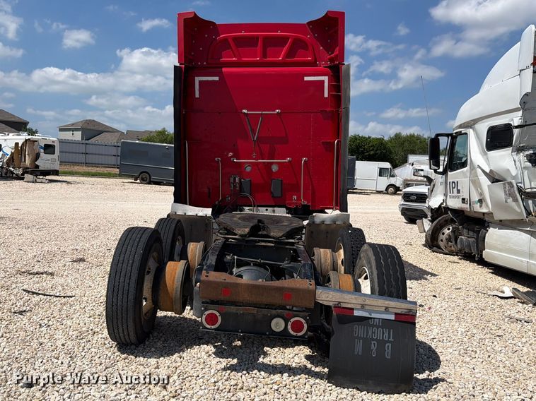 image for item YA3258 2017 Peterbilt 579 semi truck