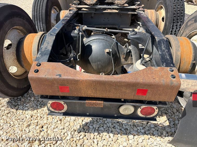 image for item YA3258 2017 Peterbilt 579 semi truck