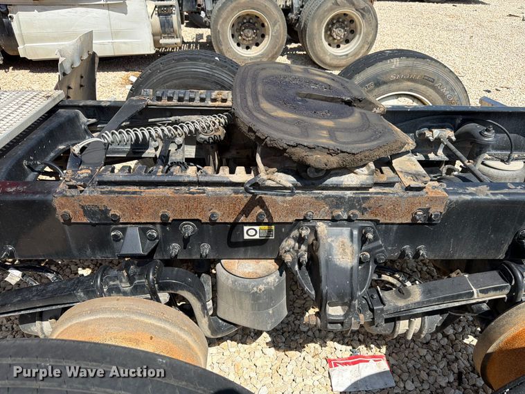 image for item YA3258 2017 Peterbilt 579 semi truck