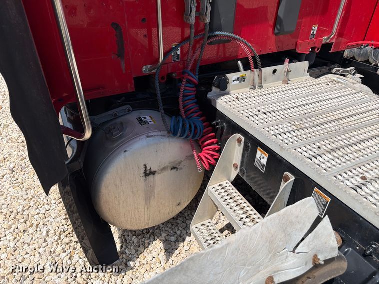 image for item YA3258 2017 Peterbilt 579 semi truck