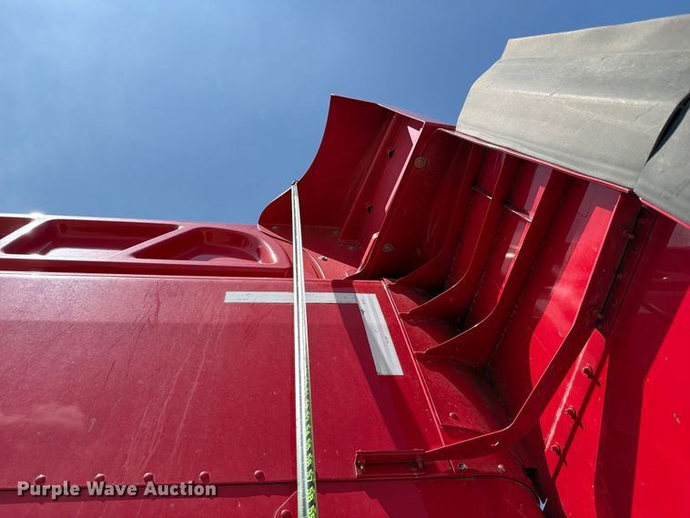 image for item YA3258 2017 Peterbilt 579 semi truck