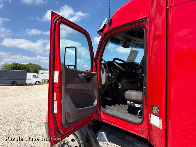 image for item YA3258 2017 Peterbilt 579 semi truck