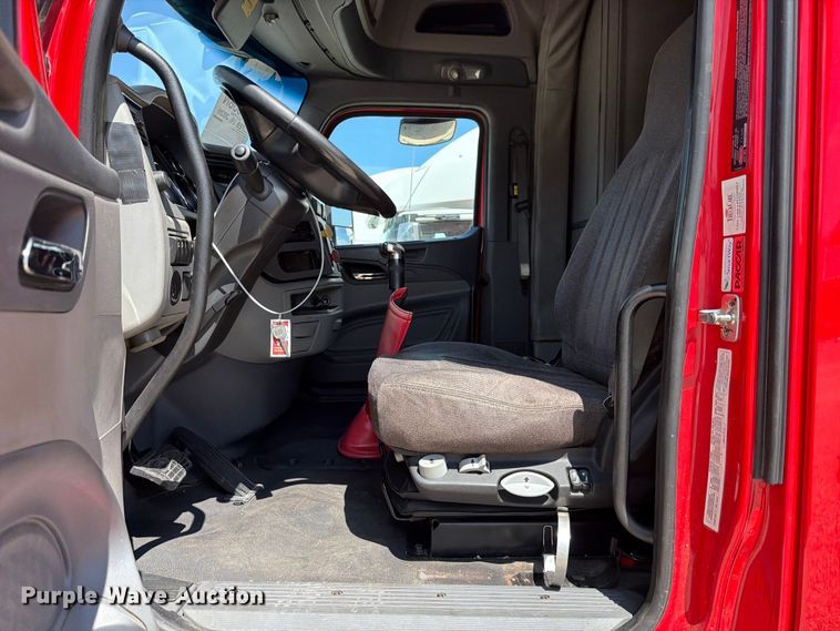 image for item YA3258 2017 Peterbilt 579 semi truck