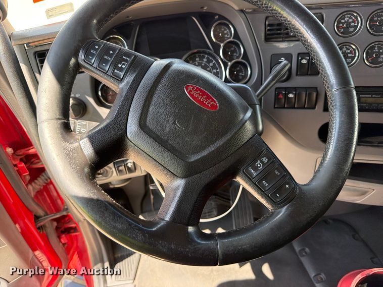 image for item YA3258 2017 Peterbilt 579 semi truck
