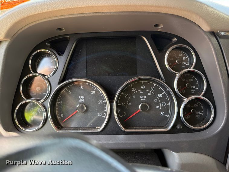 image for item YA3258 2017 Peterbilt 579 semi truck