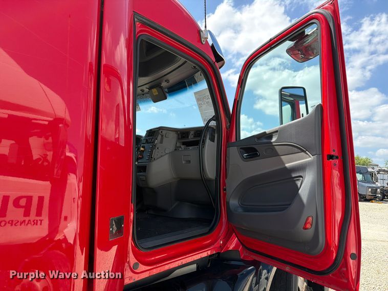image for item YA3258 2017 Peterbilt 579 semi truck