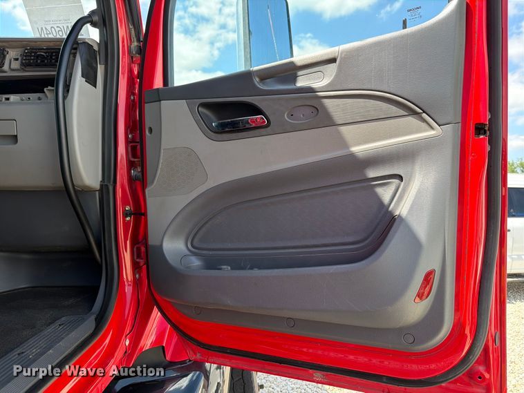 image for item YA3258 2017 Peterbilt 579 semi truck