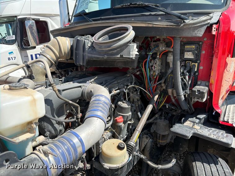image for item YA3258 2017 Peterbilt 579 semi truck