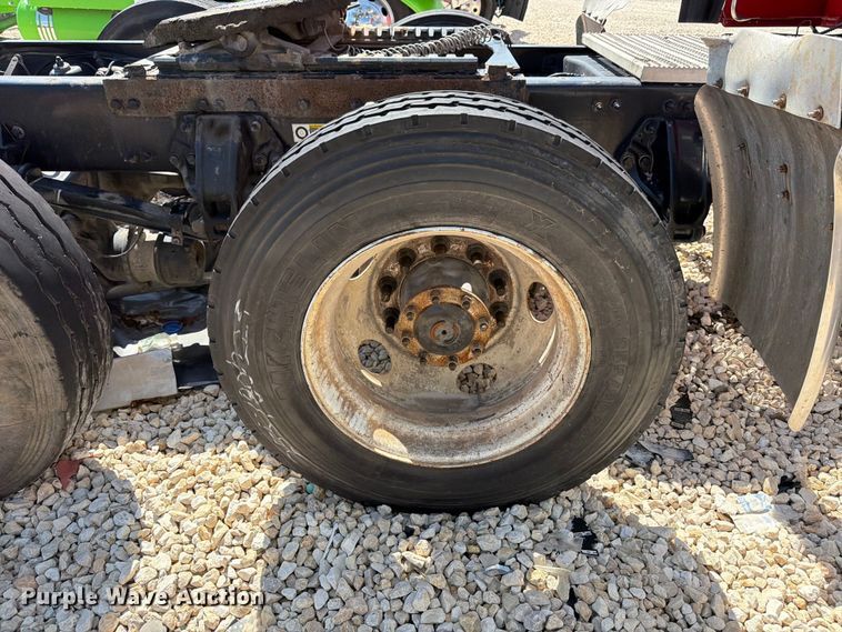 image for item YA3258 2017 Peterbilt 579 semi truck