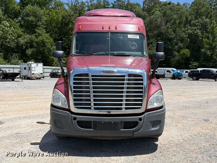 image for item YA3430 2016 Freightliner Cascadia semi truck