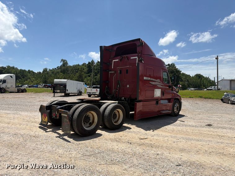 image for item YA3430 2016 Freightliner Cascadia semi truck