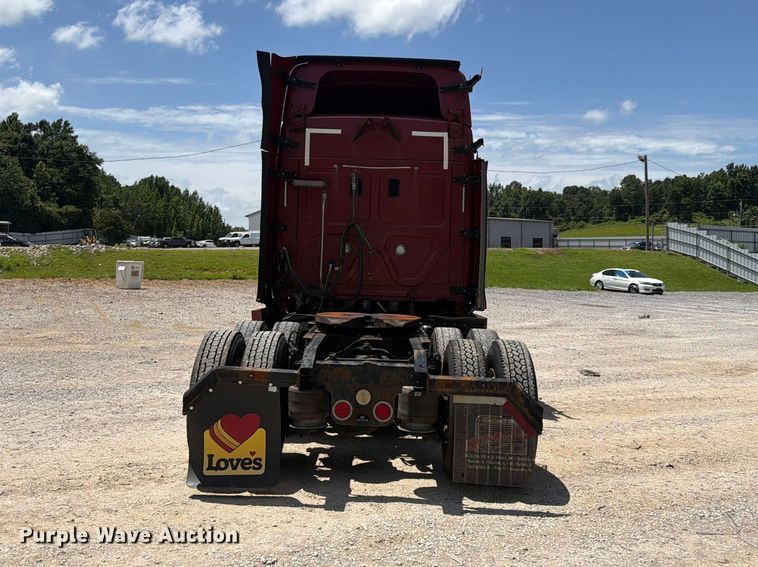 image for item YA3430 2016 Freightliner Cascadia semi truck