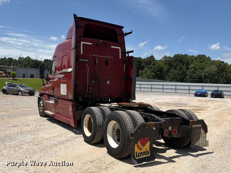 image for item YA3430 2016 Freightliner Cascadia semi truck