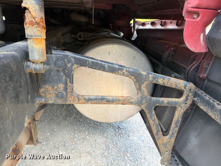 image for item YA3430 2016 Freightliner Cascadia semi truck