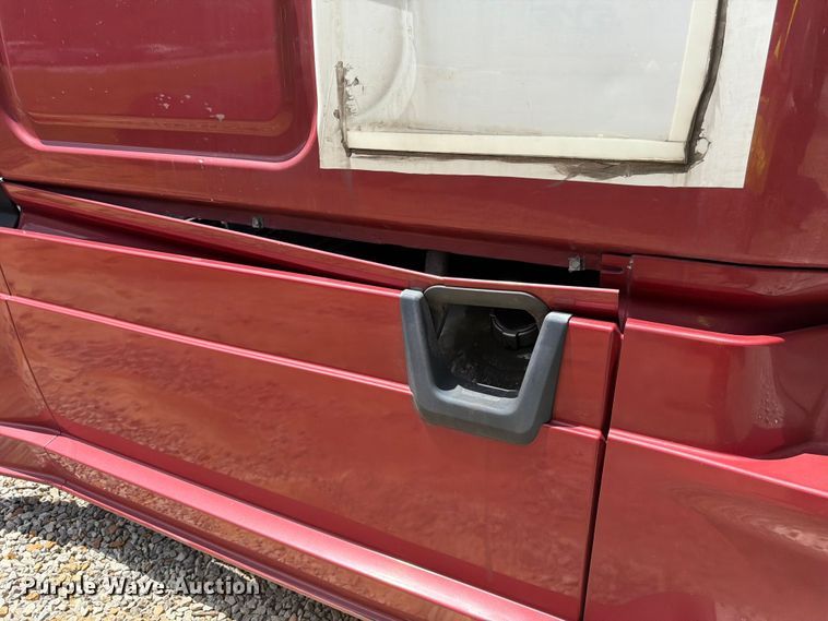 image for item YA3430 2016 Freightliner Cascadia semi truck