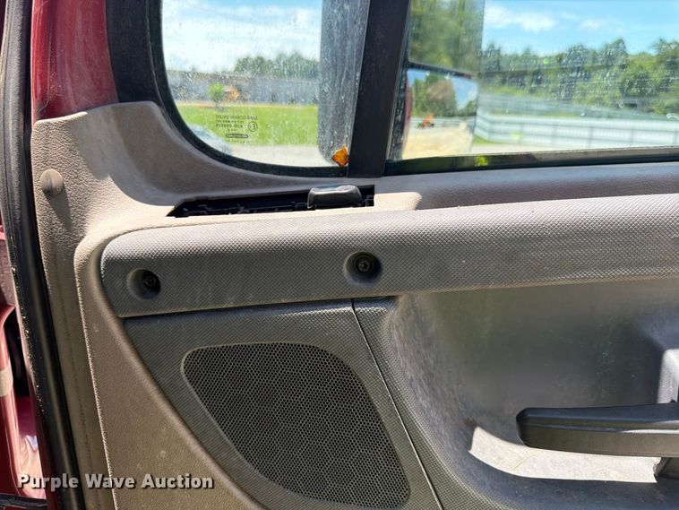 image for item YA3430 2016 Freightliner Cascadia semi truck