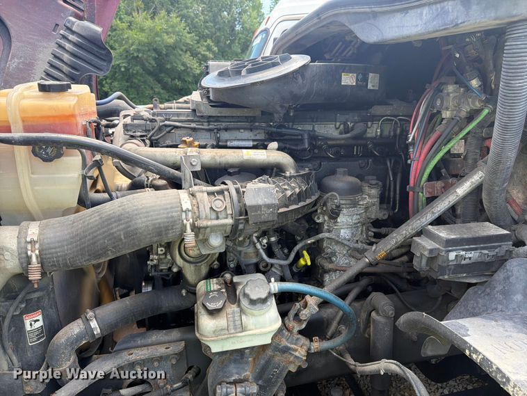 image for item YA3430 2016 Freightliner Cascadia semi truck