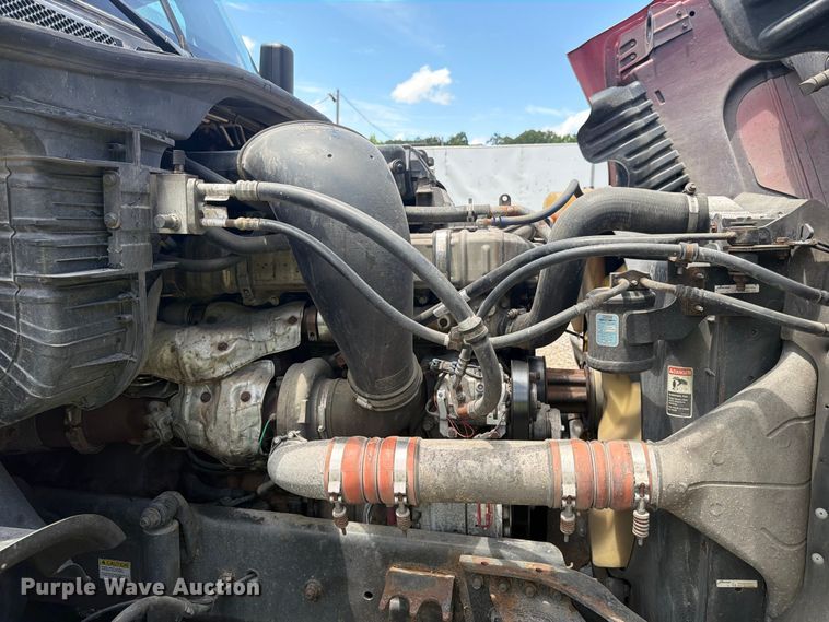 image for item YA3430 2016 Freightliner Cascadia semi truck