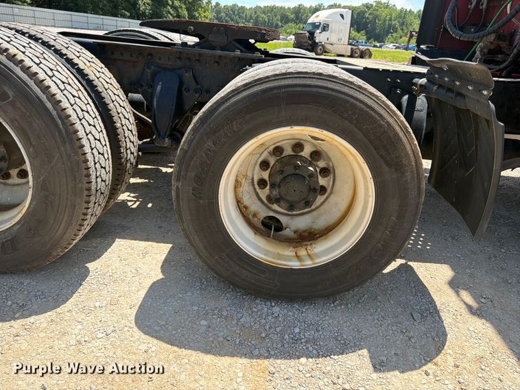 image for item YA3430 2016 Freightliner Cascadia semi truck